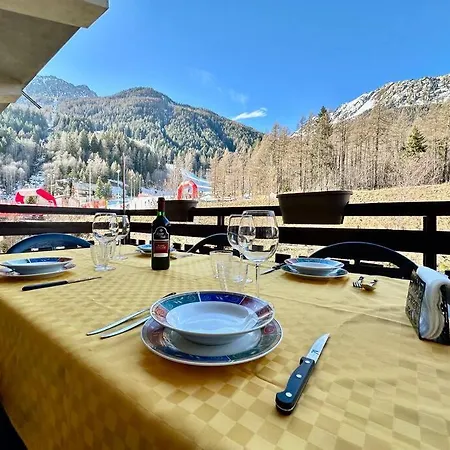 Lägenhet Panoramica Terrazza Sulle Piste Sciistiche *